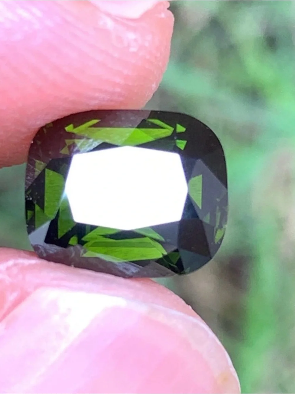 100% Natural, Earth-Mined Gemstone - Picture 7 of 8